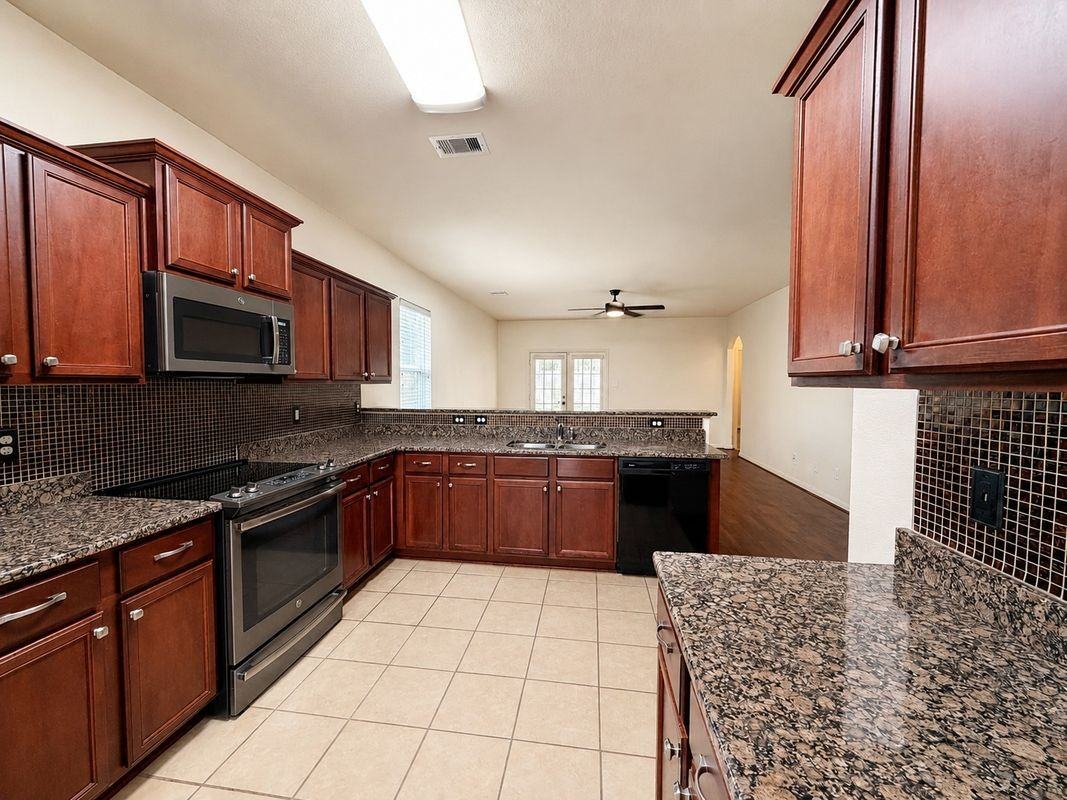 8739 Leclaire Meadow Dr - Photo 3 of 20