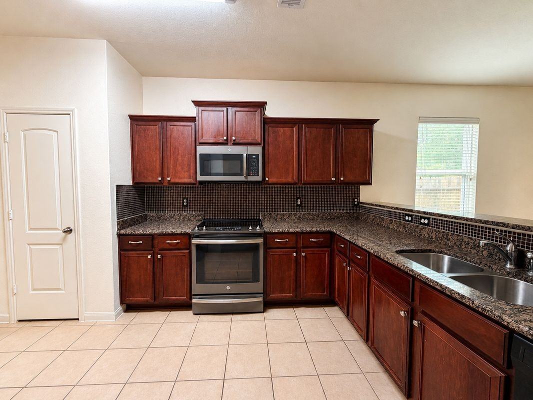 8739 Leclaire Meadow Dr - Photo 5 of 20