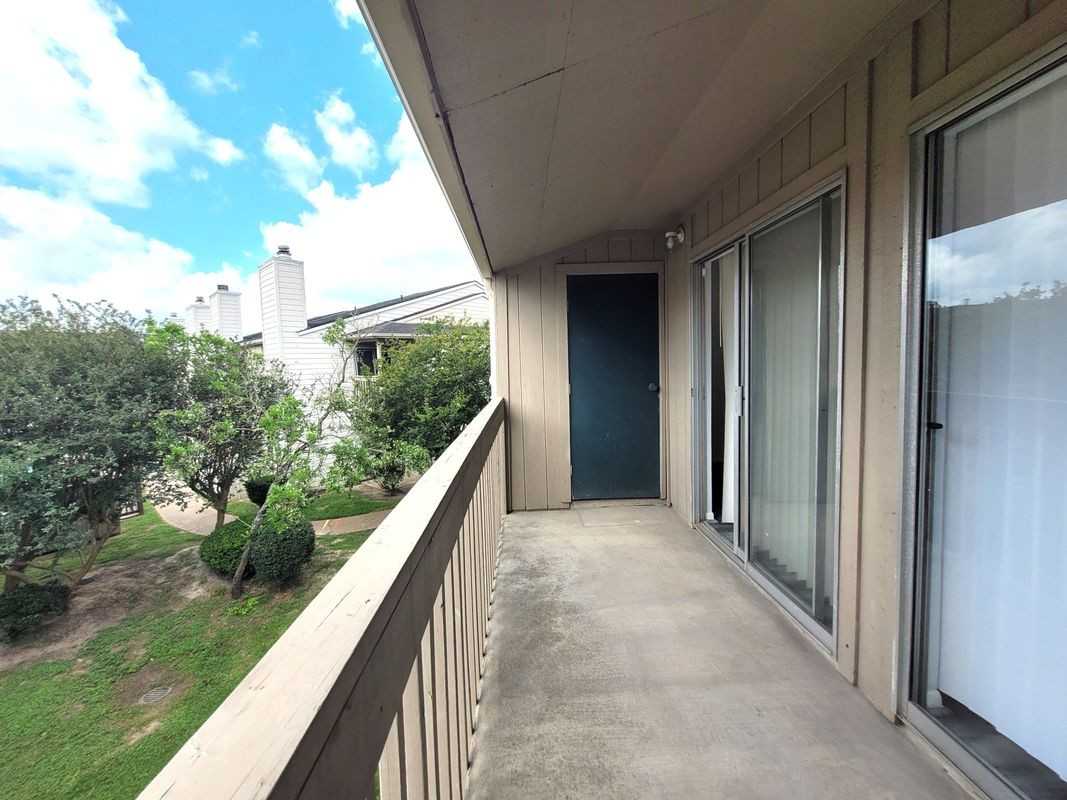 3919 Fairmont Pkwy Apt 180 - Photo 2 of 15