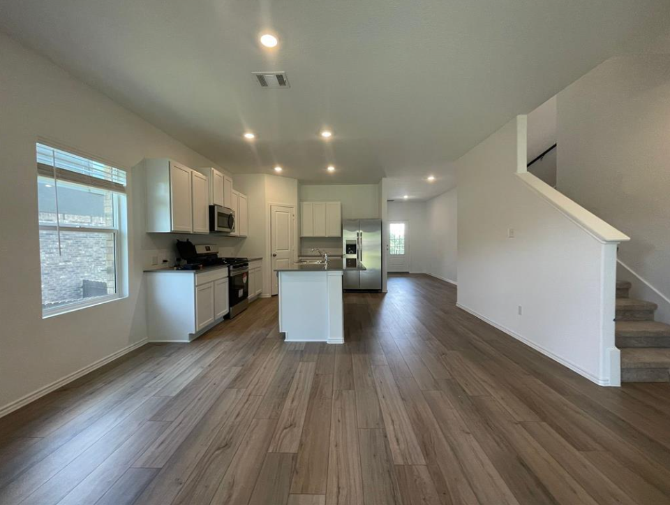 2113 Four Waters Loop - Photo 5 of 8