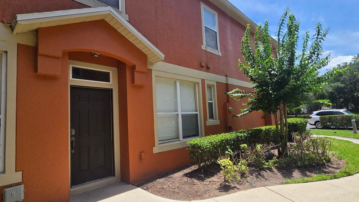 2921 Pine Oak Trl - Photo 3 of 33