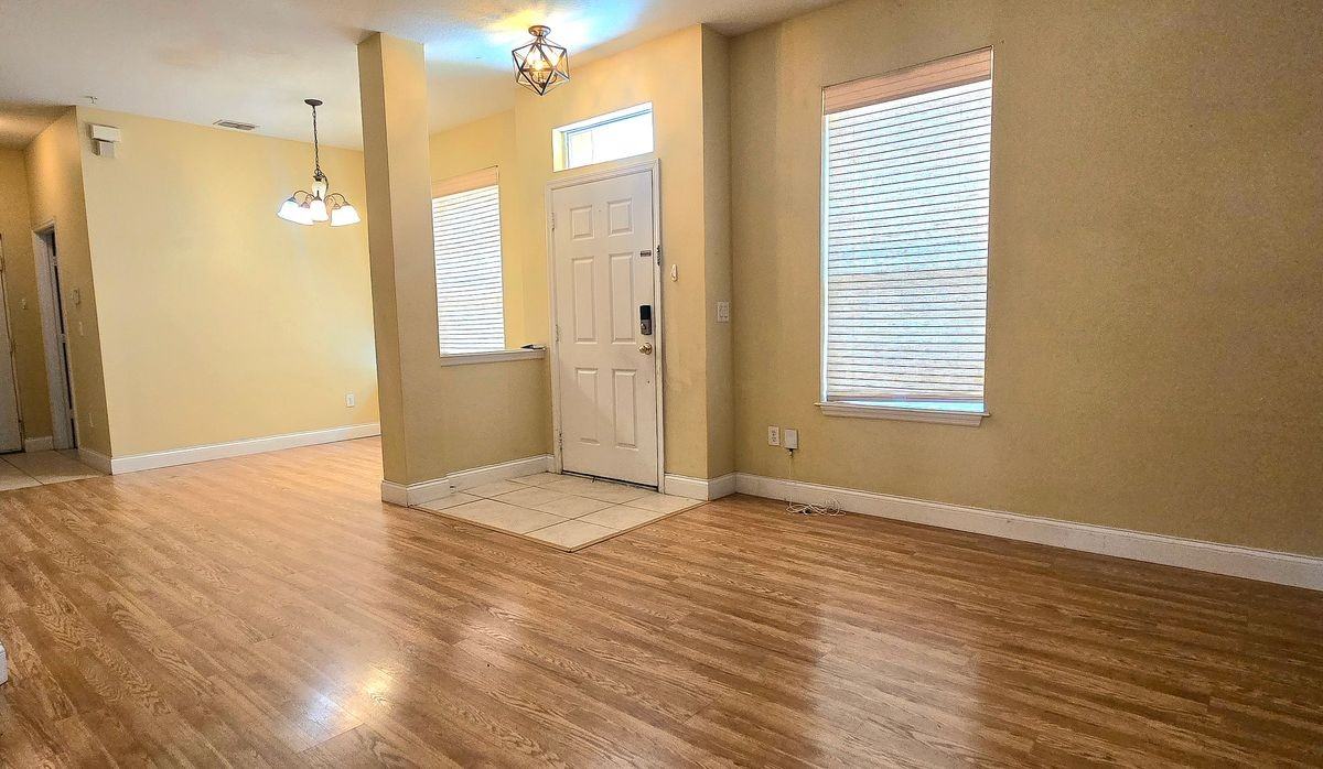 2921 Pine Oak Trl - Photo 5 of 33