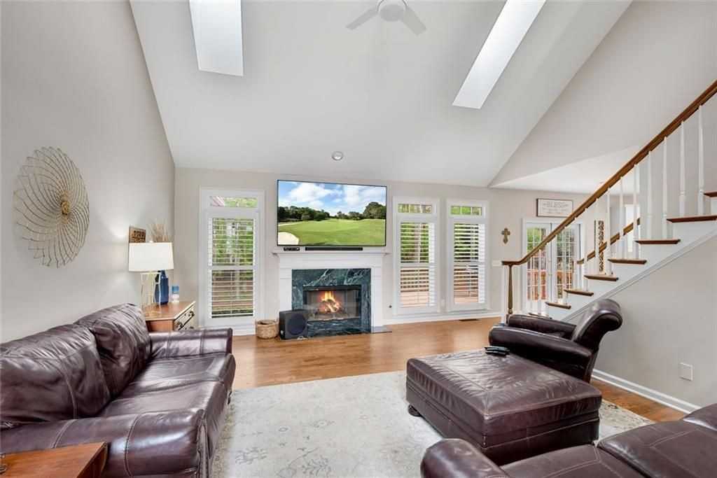 6070 Poplar Spring Dr - Photo 4 of 9
