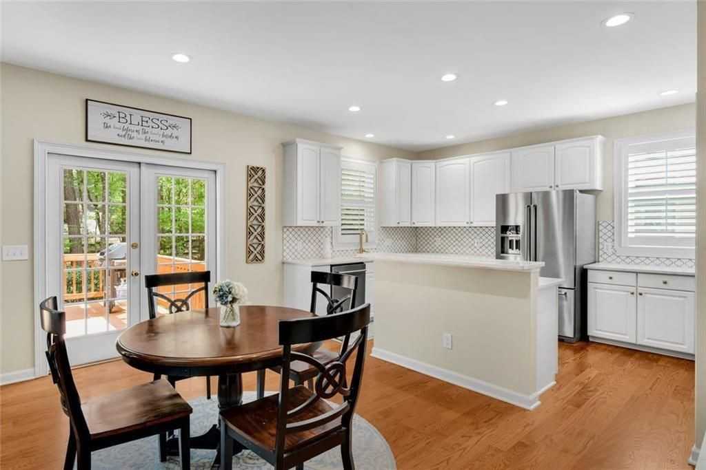 6070 Poplar Spring Dr - Photo 6 of 9
