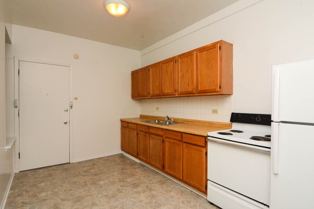 2319 N Kedzie Blvd #1F - Photo 2 of 21