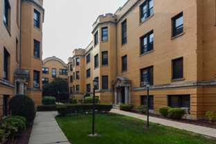 2426 N Sawyer Ave #1W - Photo 1 of 1