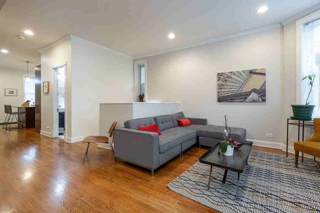 2324 West Medill Avenue - Photo 2 of 21