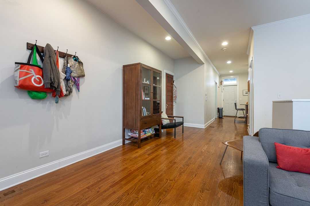 2324 West Medill Avenue - Photo 3 of 21