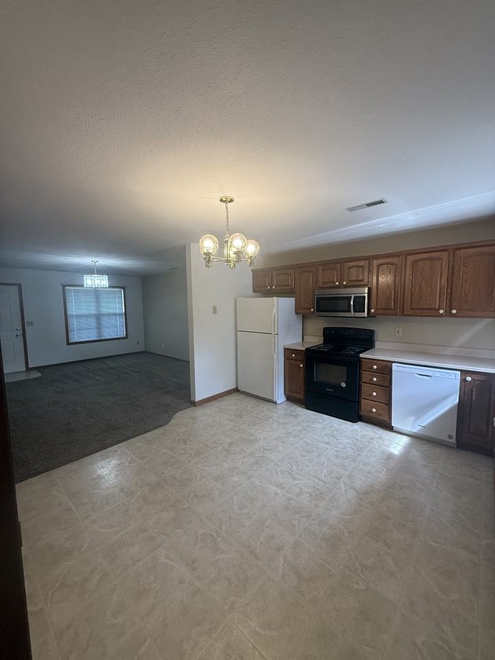572 James Dr #578 - Photo 3 of 7