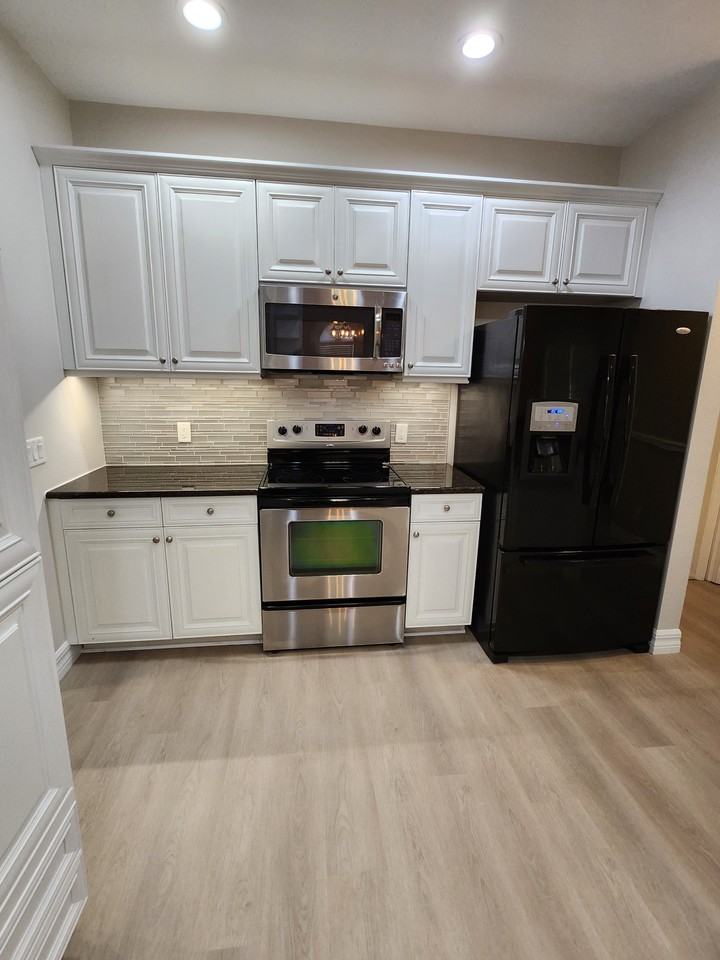 28041 Westbrook Dr - Photo 2 of 16