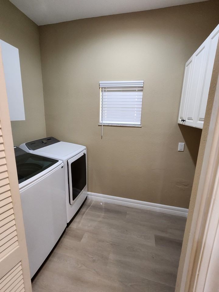 28041 Westbrook Dr - Photo 4 of 16