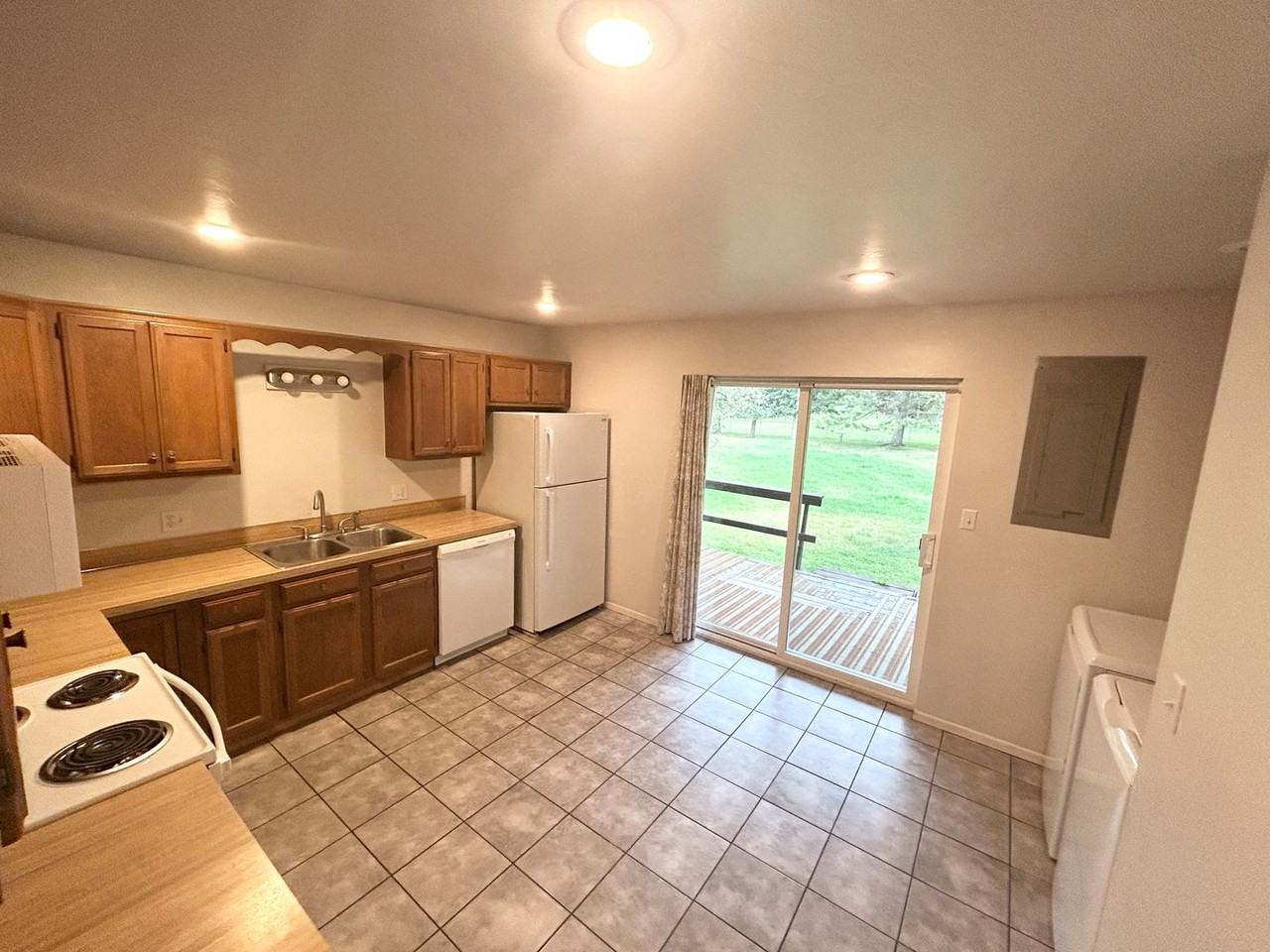 640 West Valley Drive - Photo 4 of 29