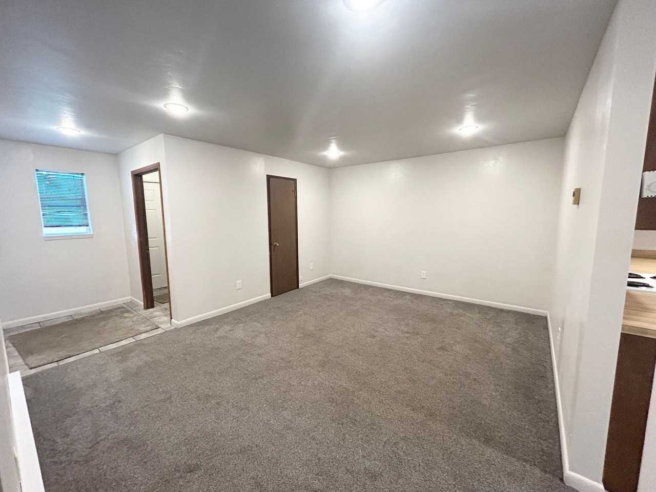 640 West Valley Drive - Photo 7 of 29
