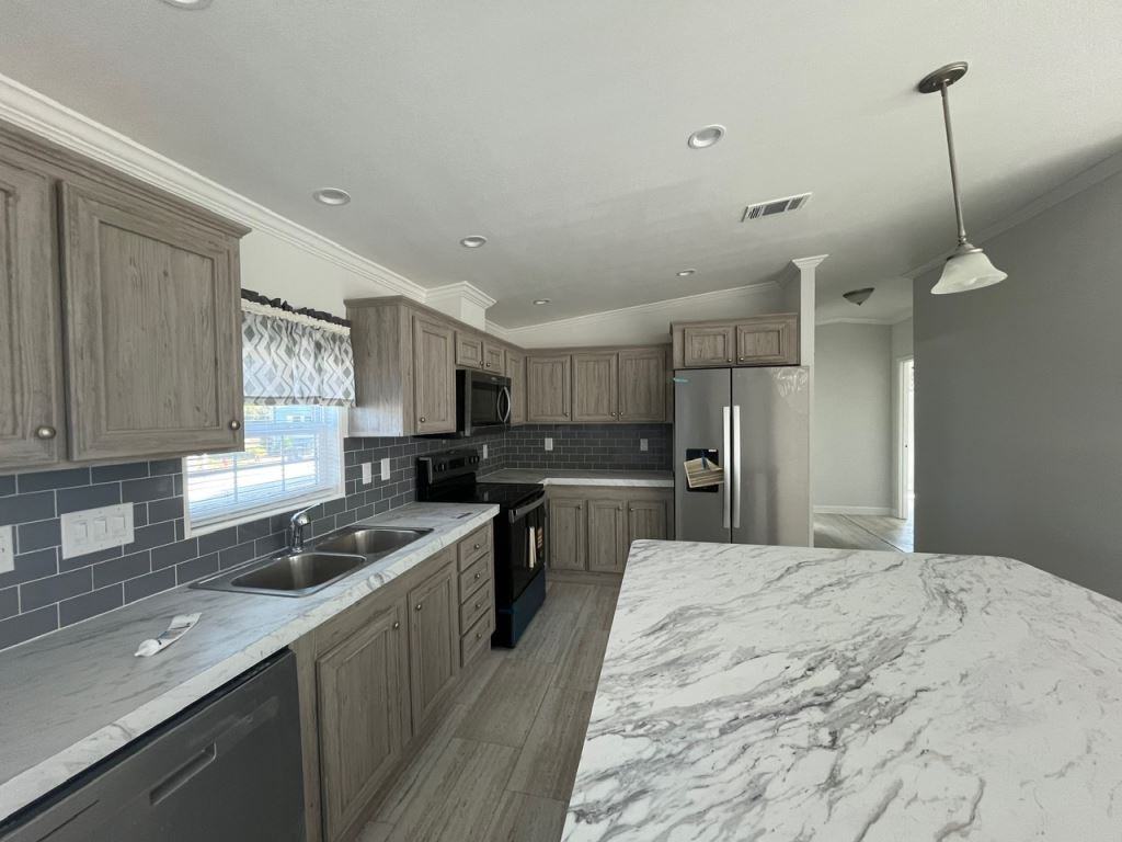 574 Leopard Ln #574 - Photo 4 of 37