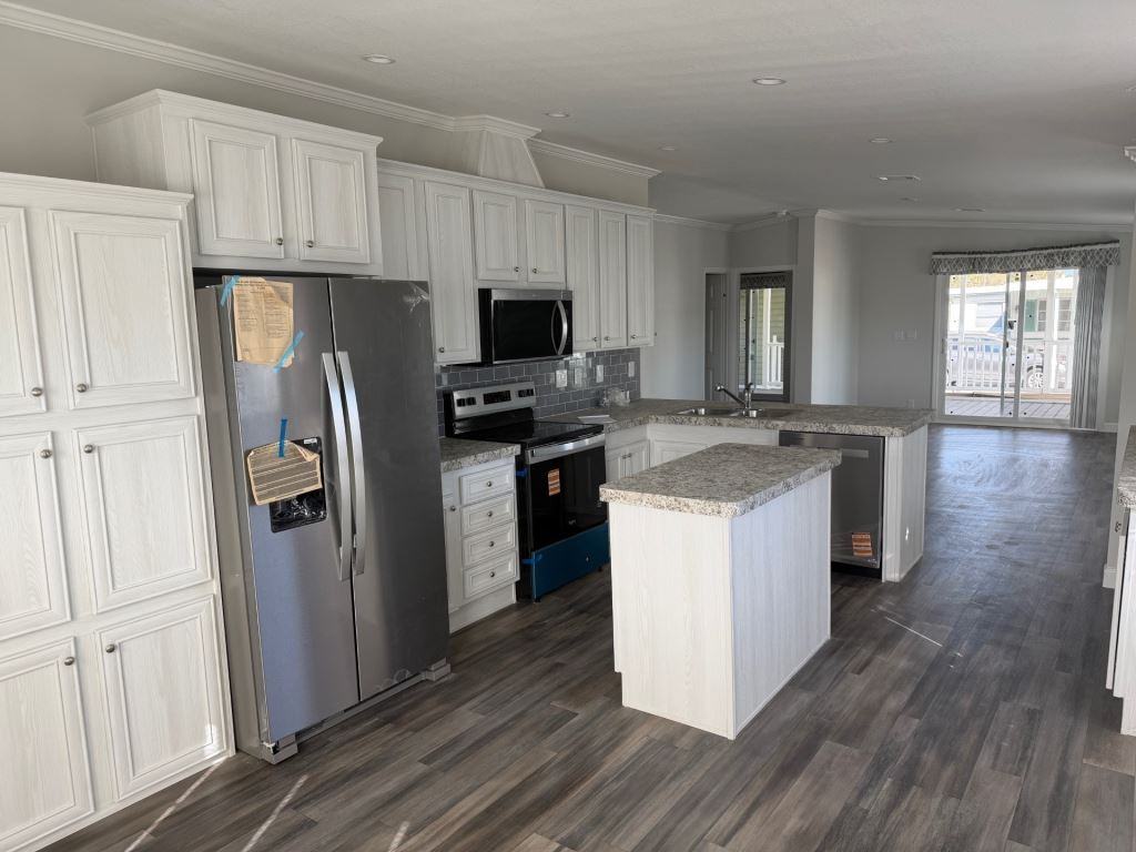 160 4th St W - Photo 3 of 28
