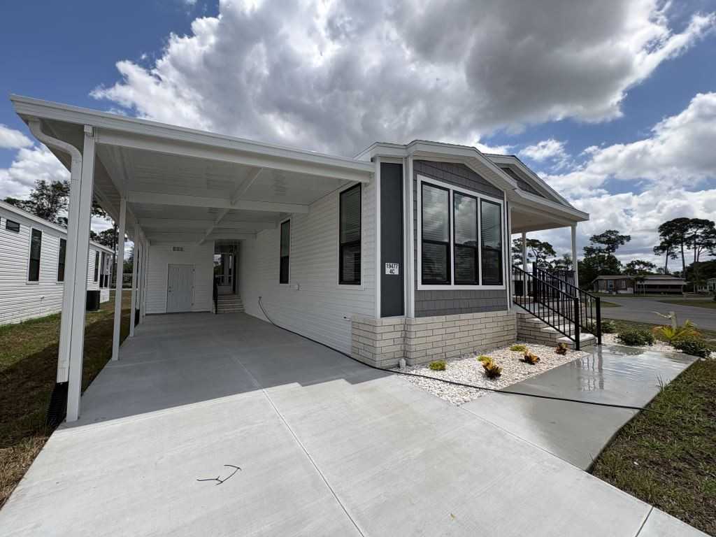 19477 Bermuda Ct - Photo 2 of 33