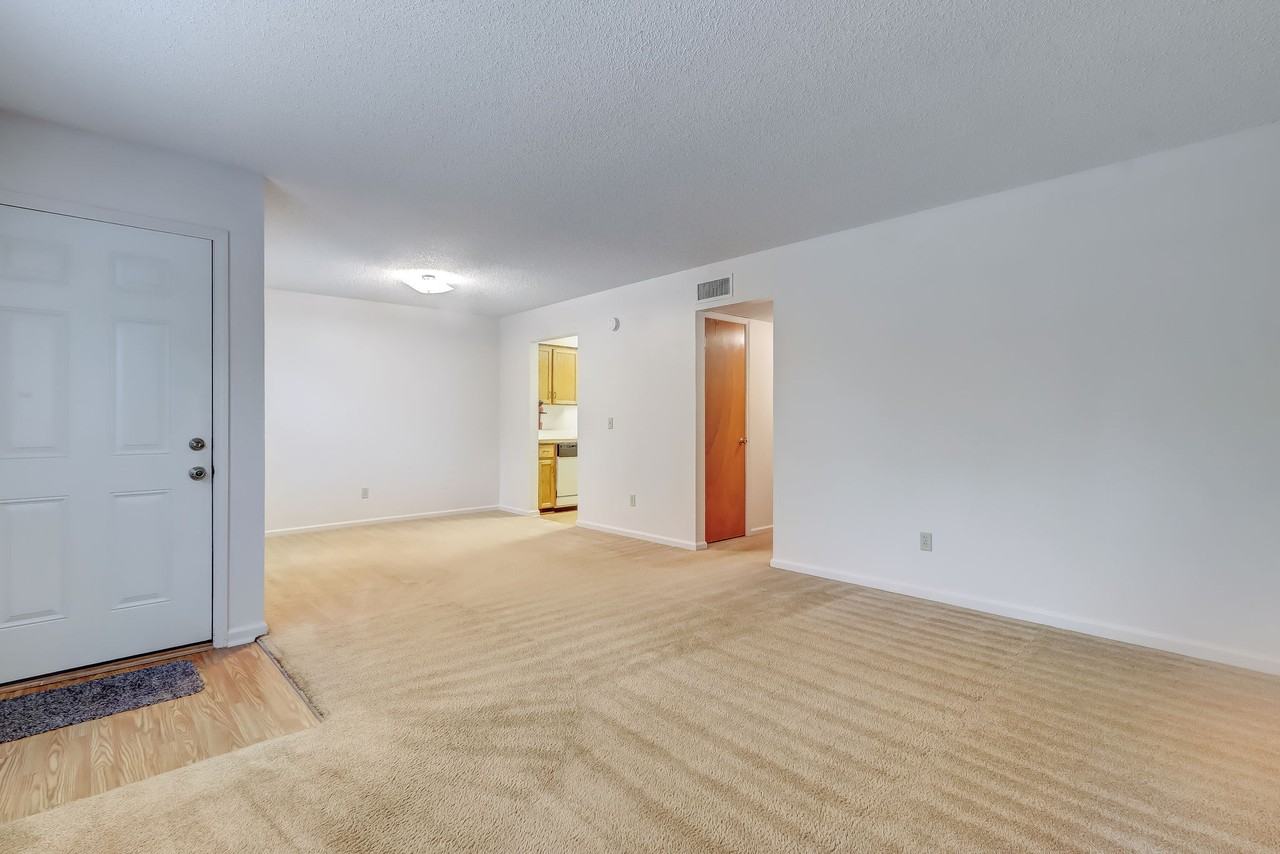 702 Meadowbrook Drive - Photo 4 of 29