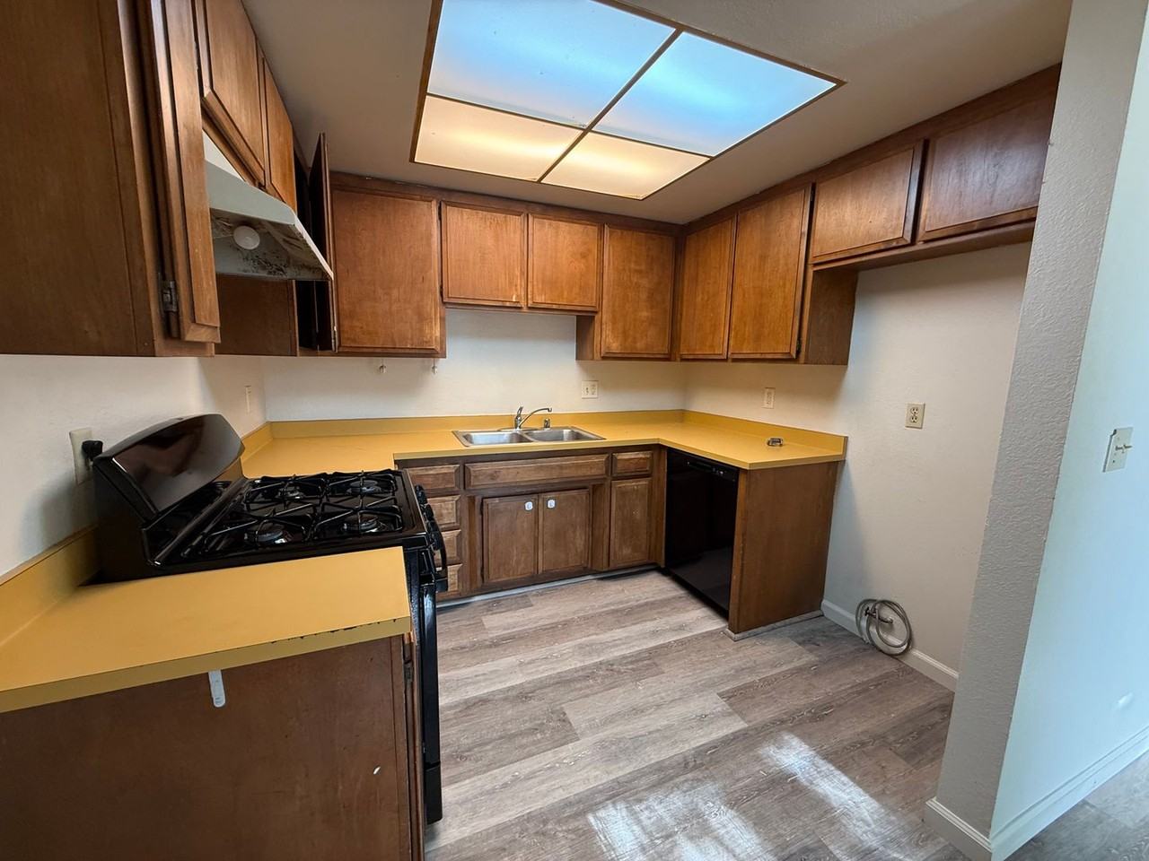 8237 Sunrise Blvd - Photo 2 of 10
