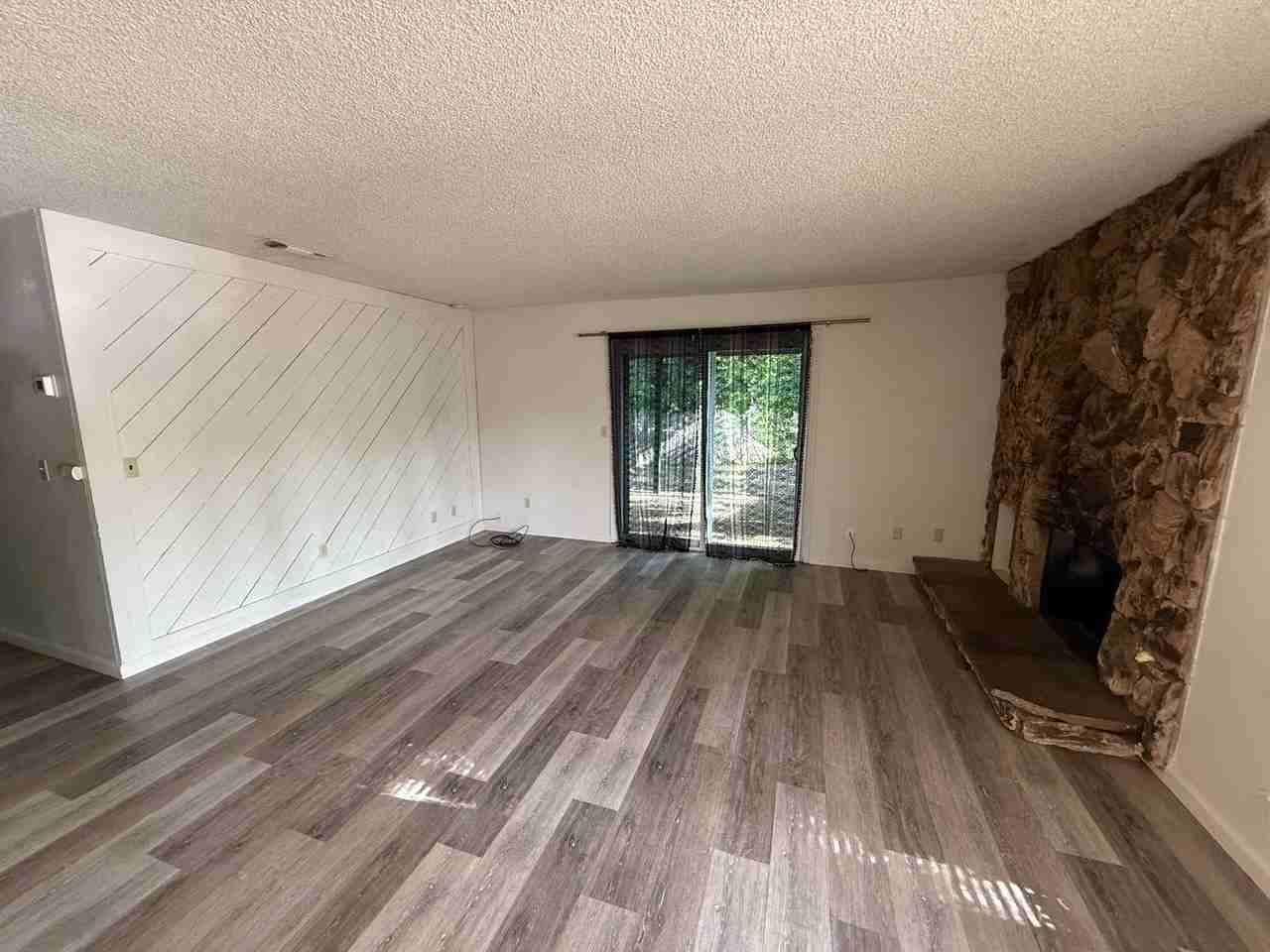8237 Sunrise Blvd - Photo 3 of 10