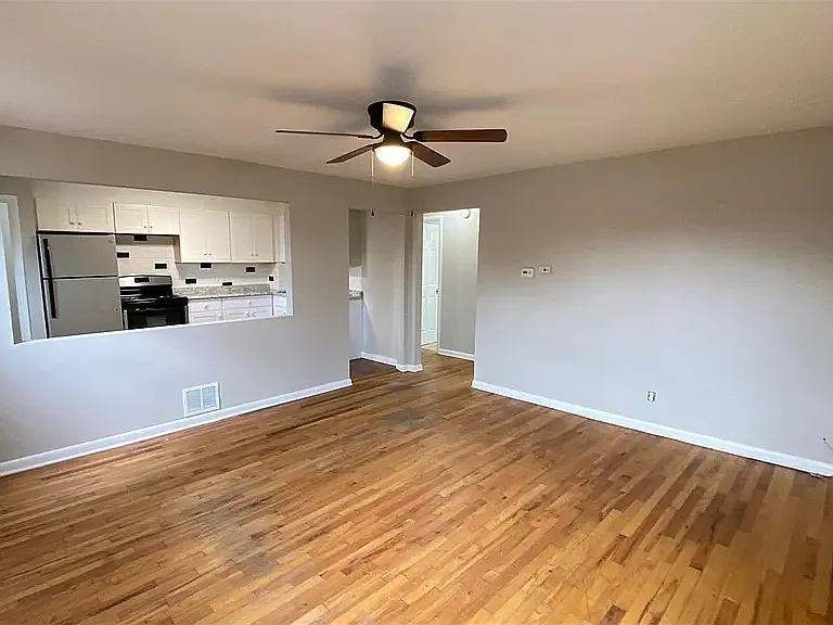 4665 West Exposition Avenue - Photo 3 of 9