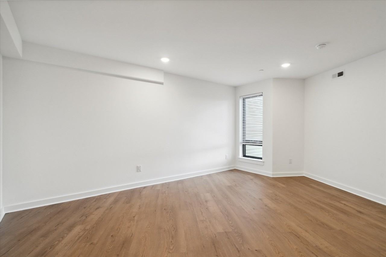 1951 Point Breeze Avenue - Photo 5 of 33