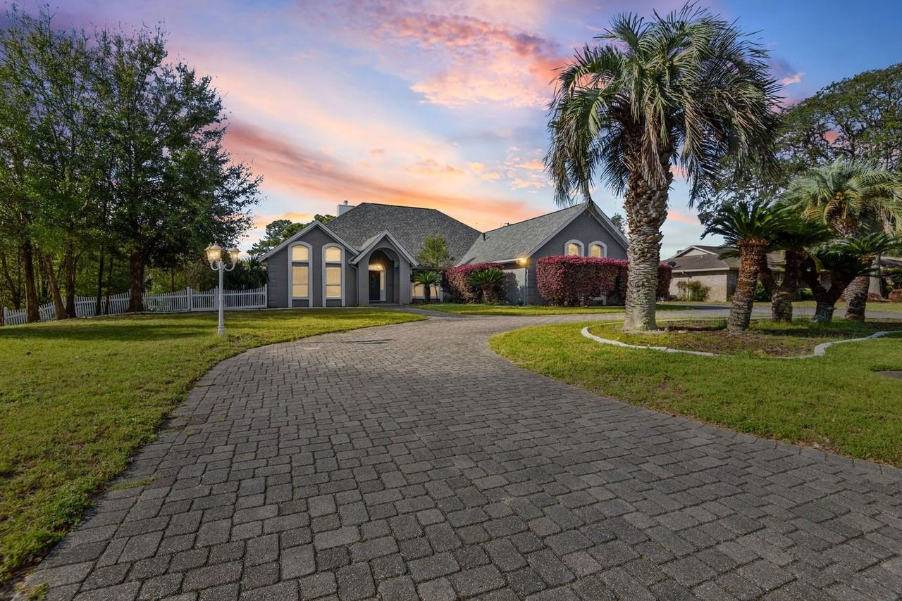 83 Lake Lorraine Cir - Photo 2 of 50