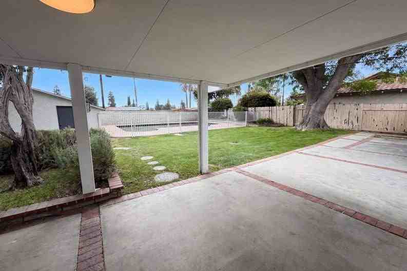 18400 Bermuda St - Photo 5 of 50