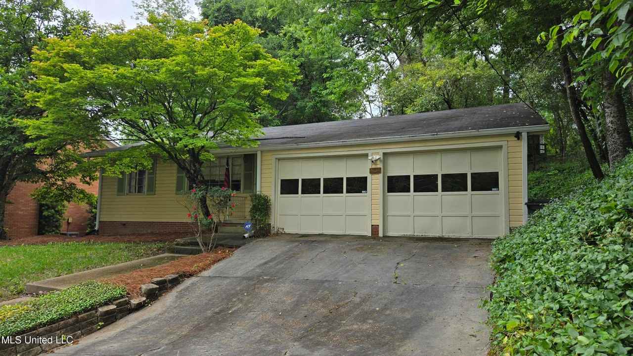 1119 Manship St - Photo 2 of 48