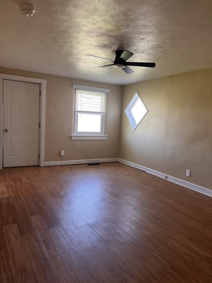 303 Hope Avenue - Photo 4 of 17