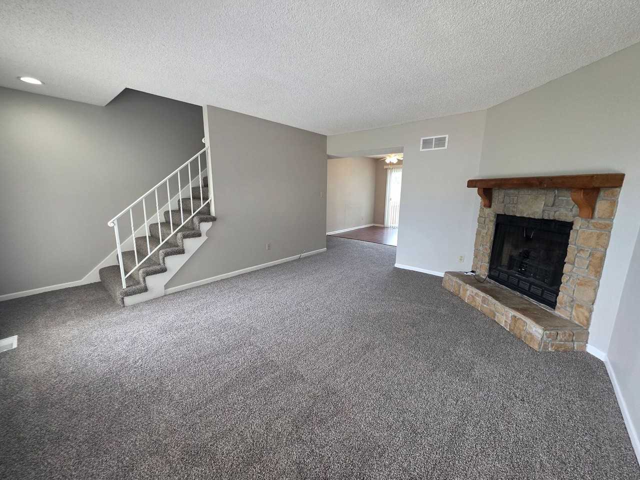 18902 E Manor Dr - Photo 3 of 13
