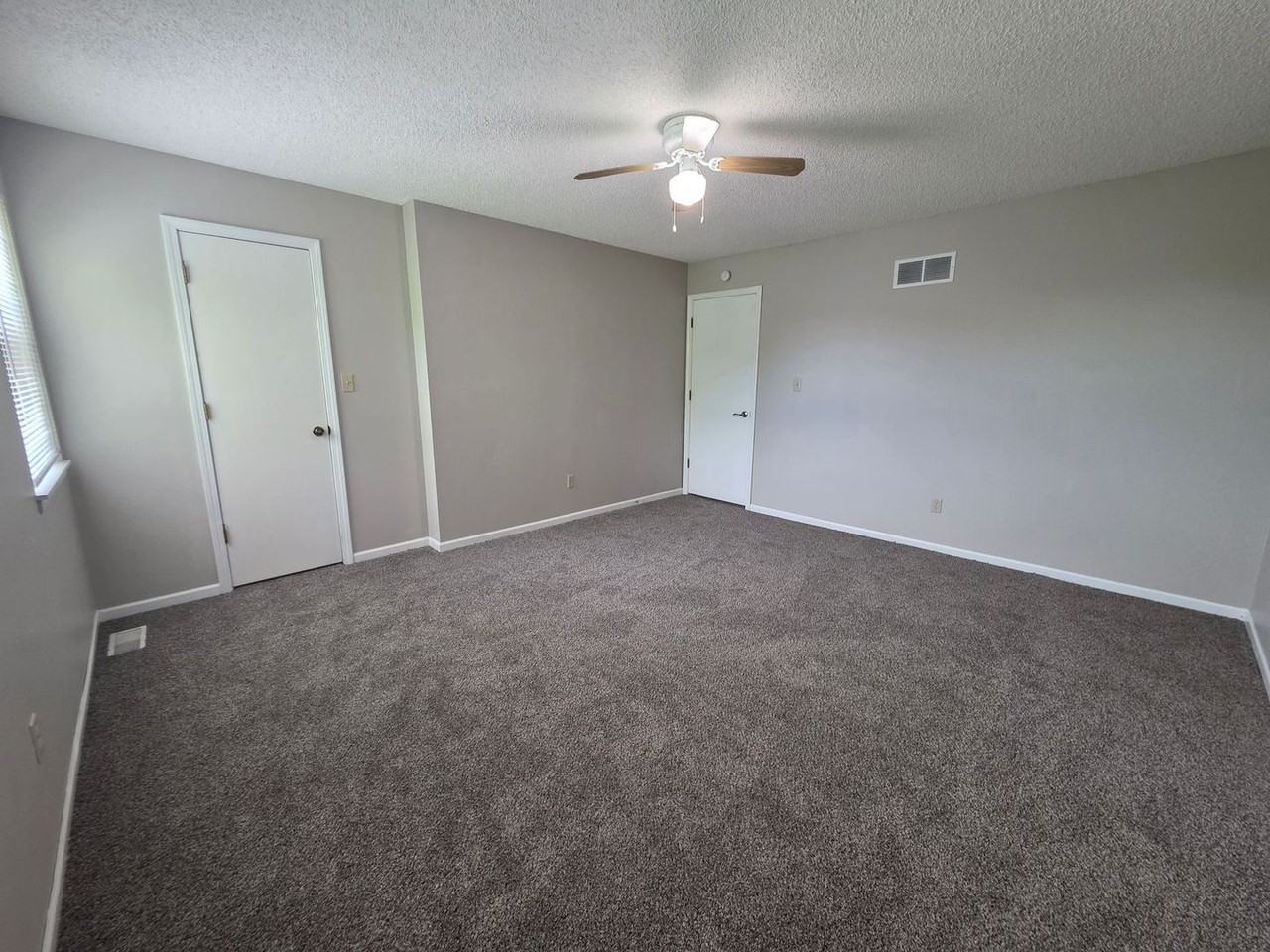 18902 E Manor Dr - Photo 4 of 13