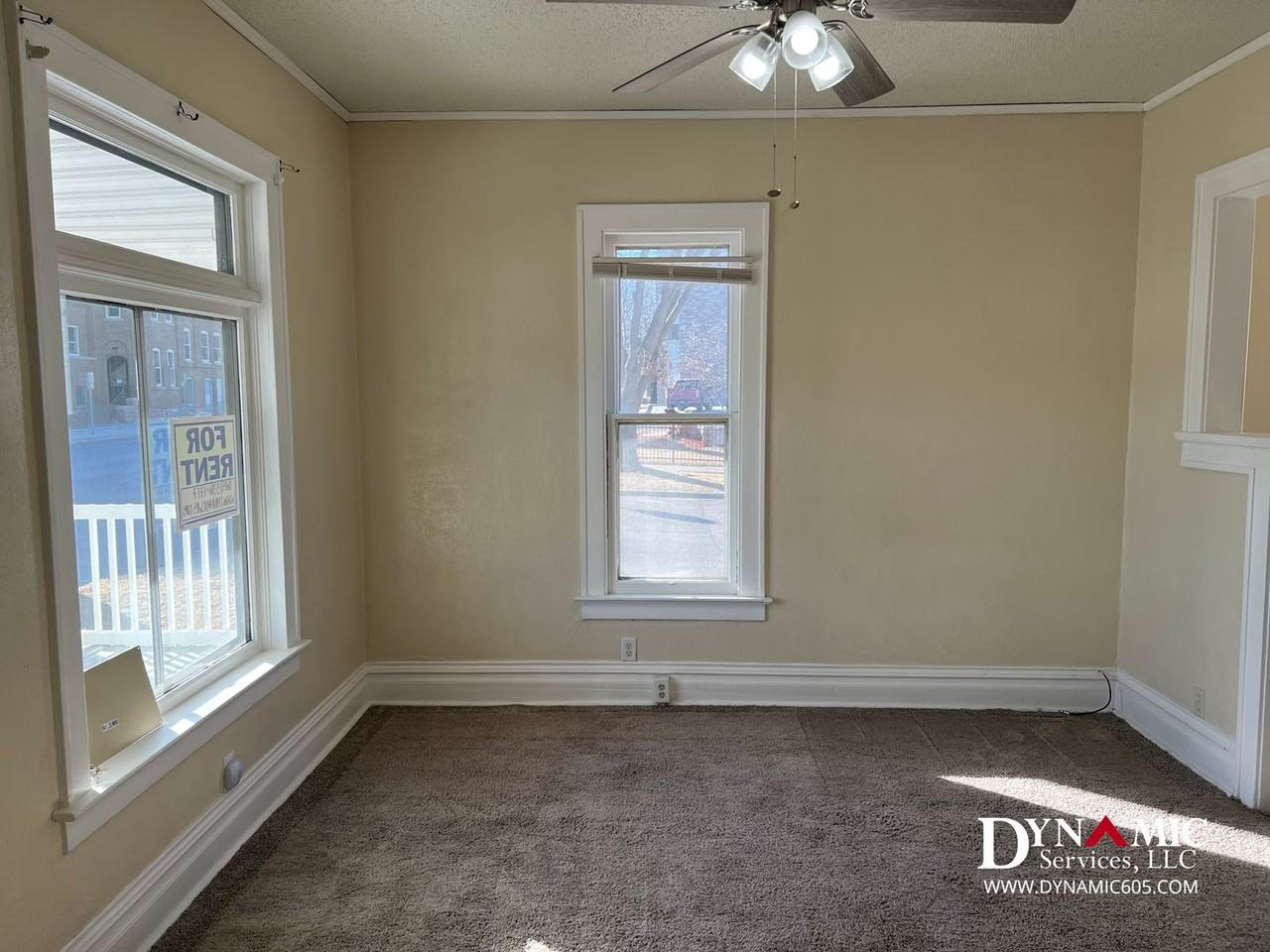 424 W 12th St - Photo 3 of 34