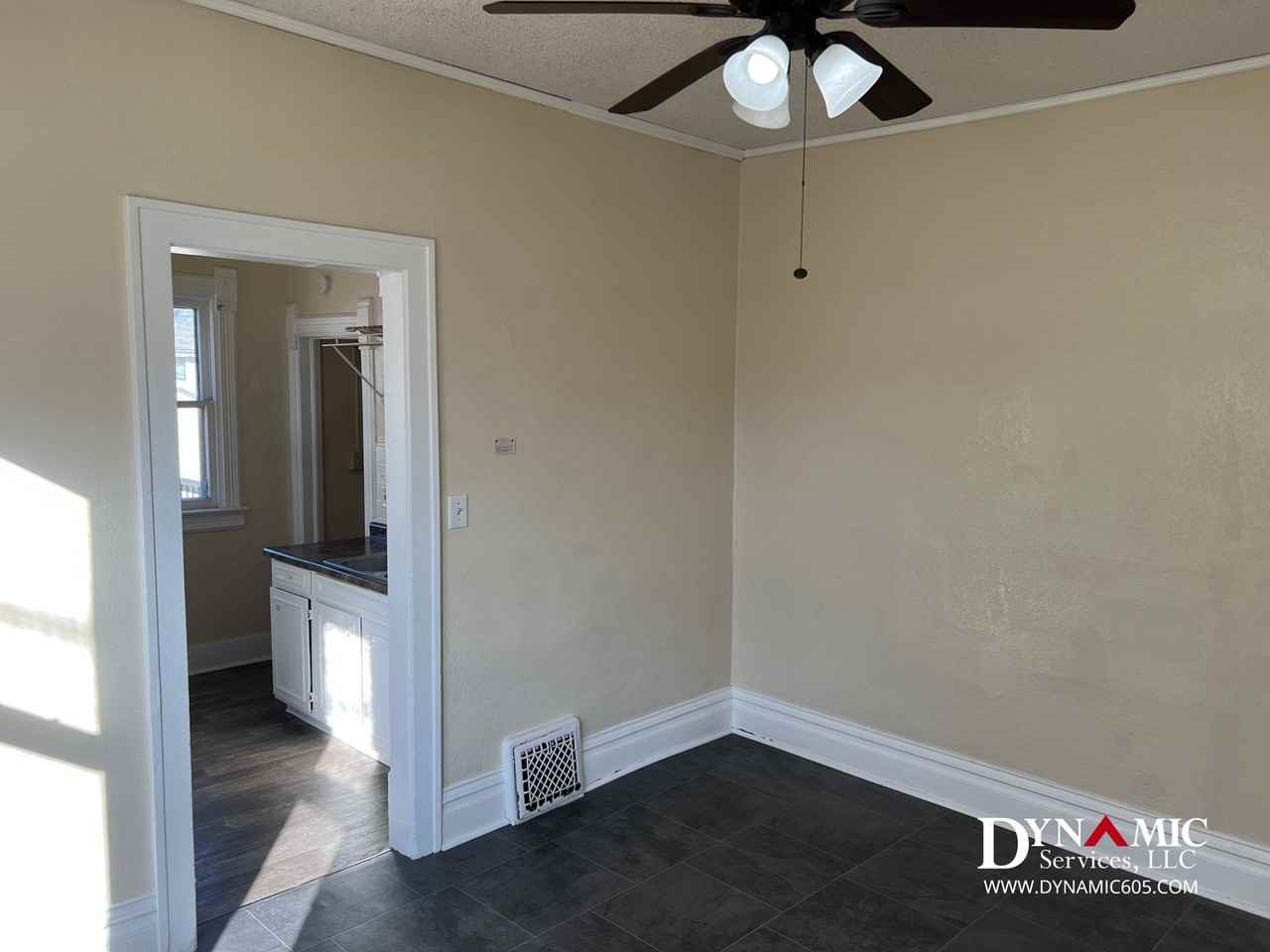 424 W 12th St - Photo 6 of 34