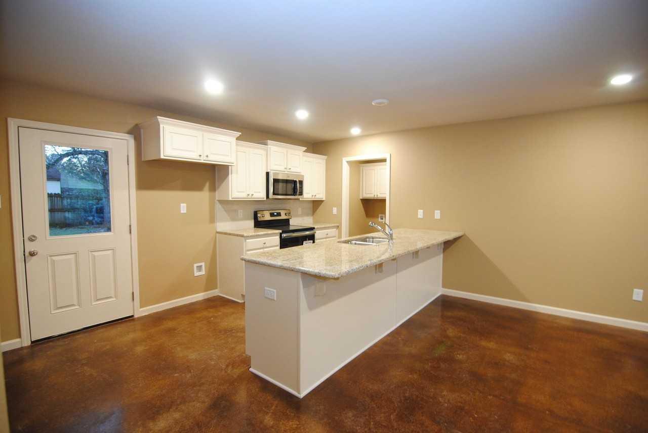 208 Kelso Rd - Photo 2 of 14