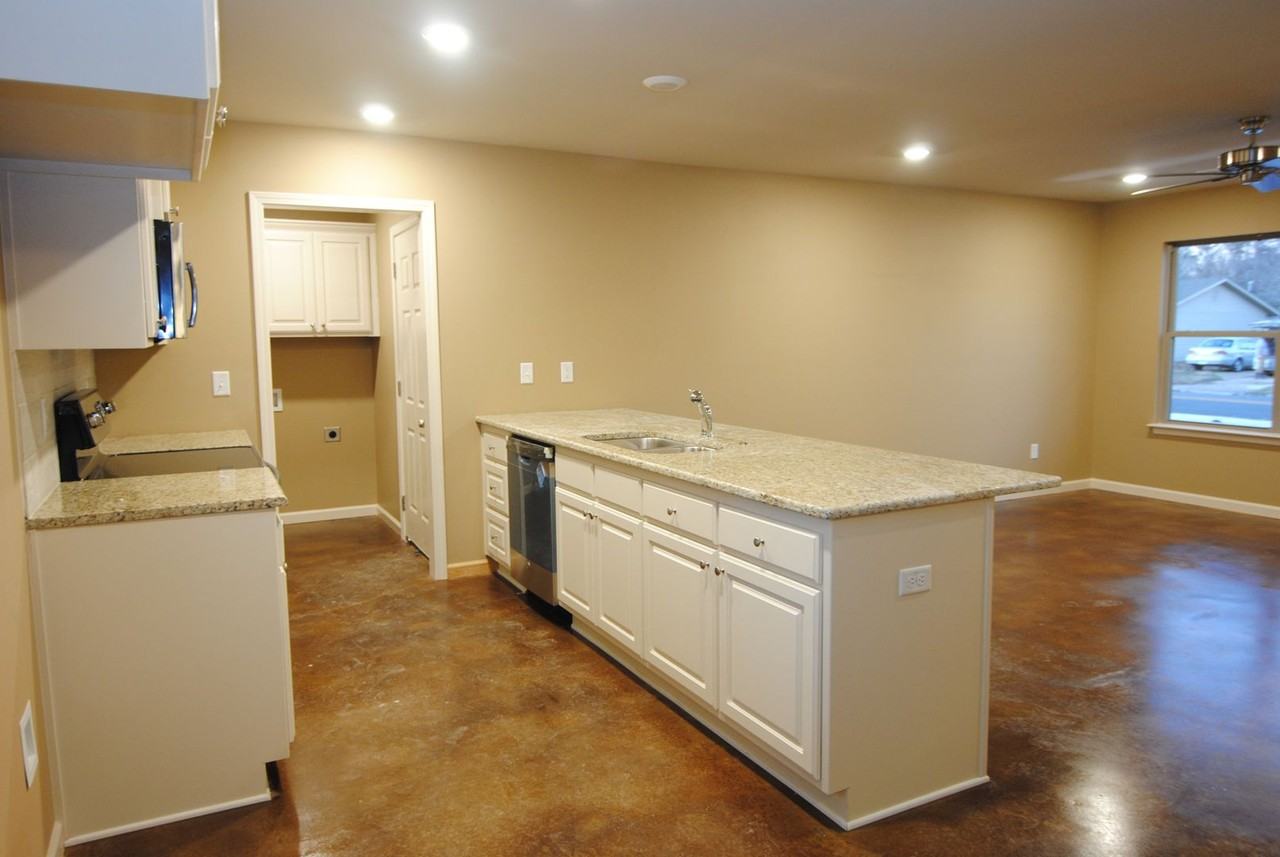 208 Kelso Rd - Photo 3 of 14