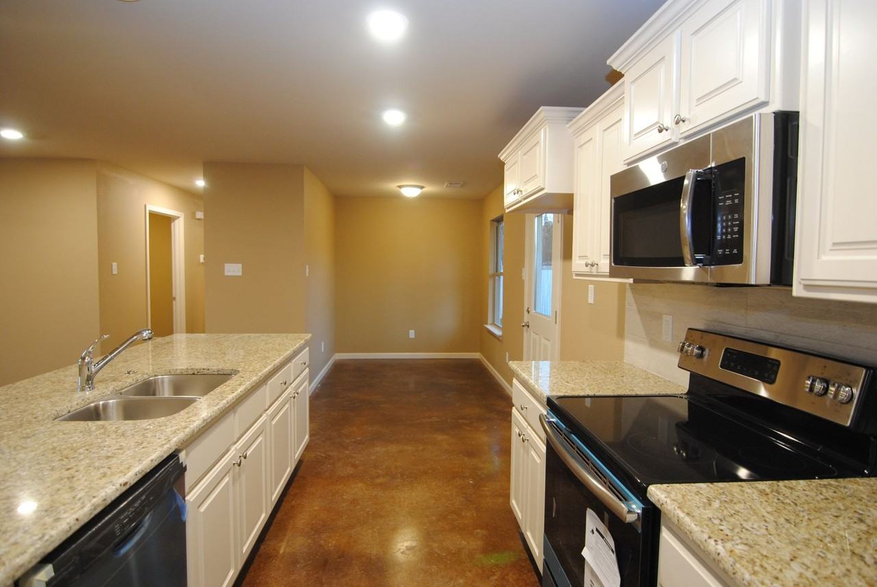 208 Kelso Rd - Photo 4 of 14