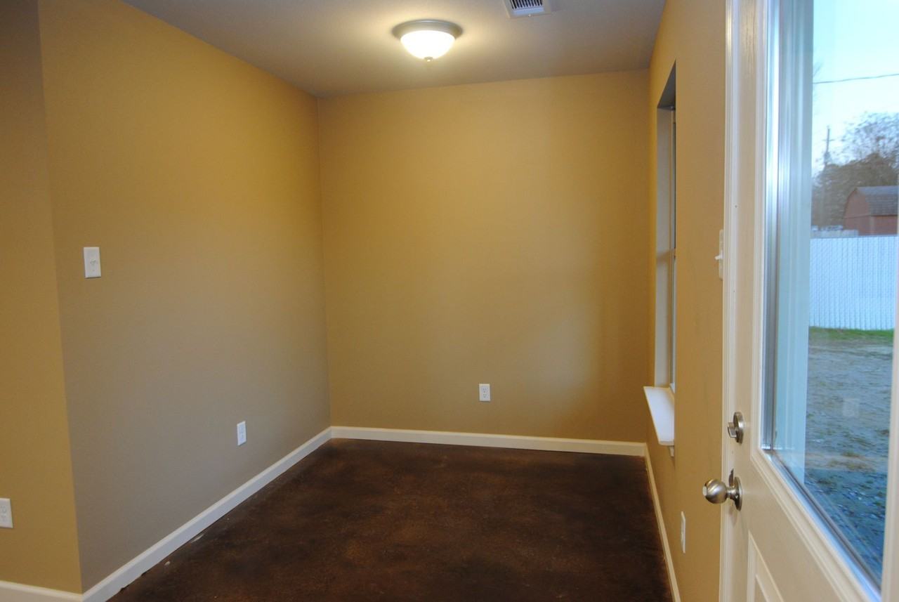 208 Kelso Rd - Photo 5 of 14