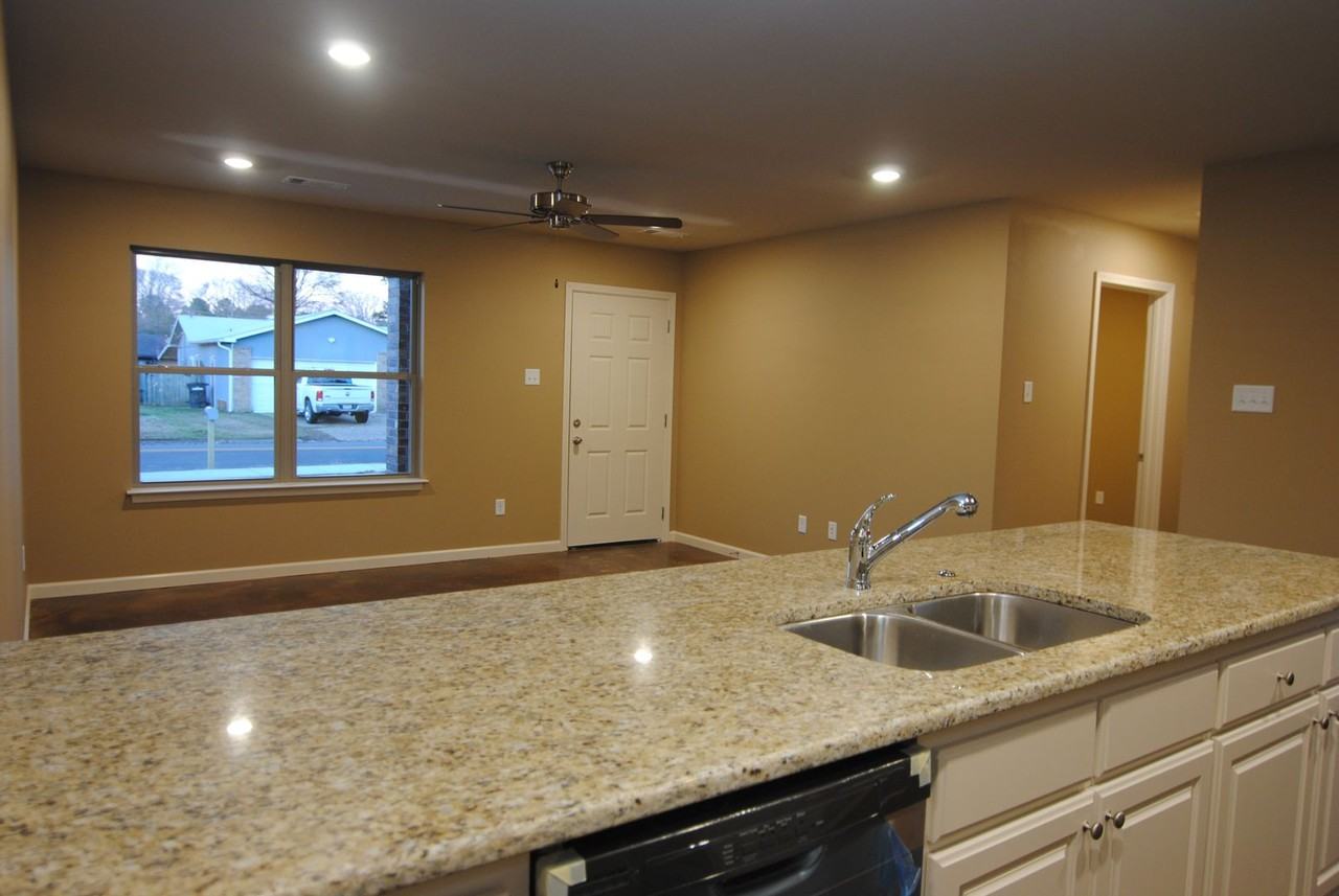 208 Kelso Rd - Photo 6 of 14