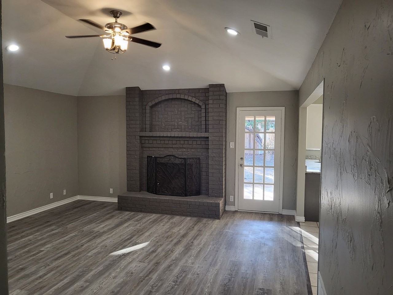 7404 Glen Haven Dr - Photo 5 of 24