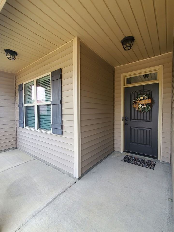 2244 Lakedale Dr - Photo 2 of 34