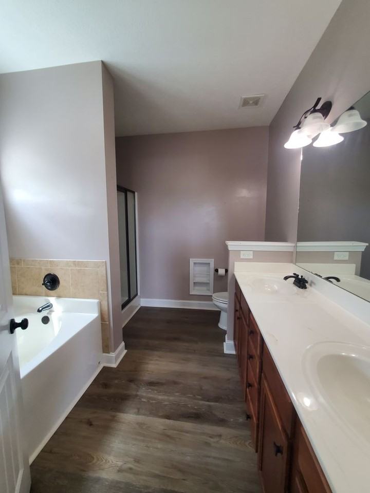 2244 Lakedale Dr - Photo 3 of 34