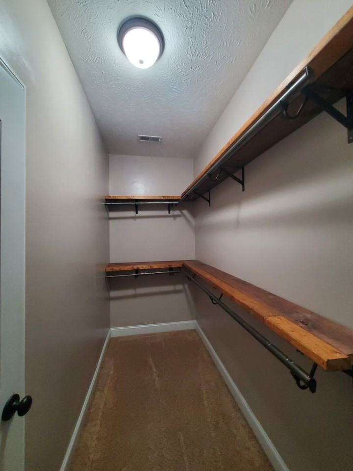2244 Lakedale Dr - Photo 7 of 34