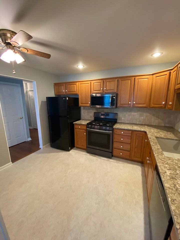 472 Hillside Dr - Photo 6 of 36