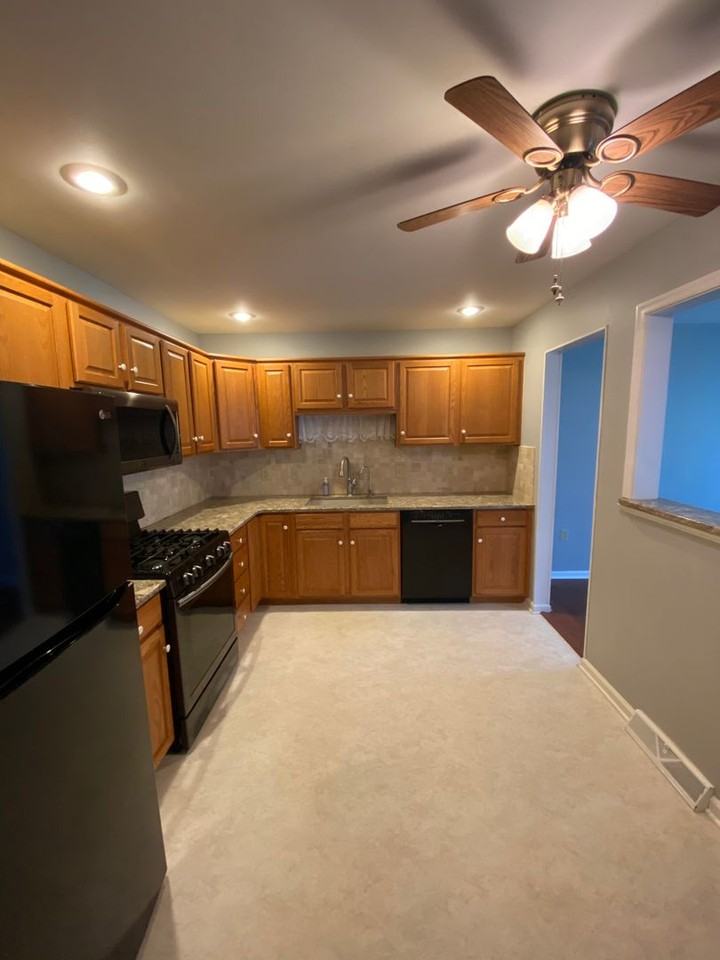 472 Hillside Dr - Photo 7 of 36