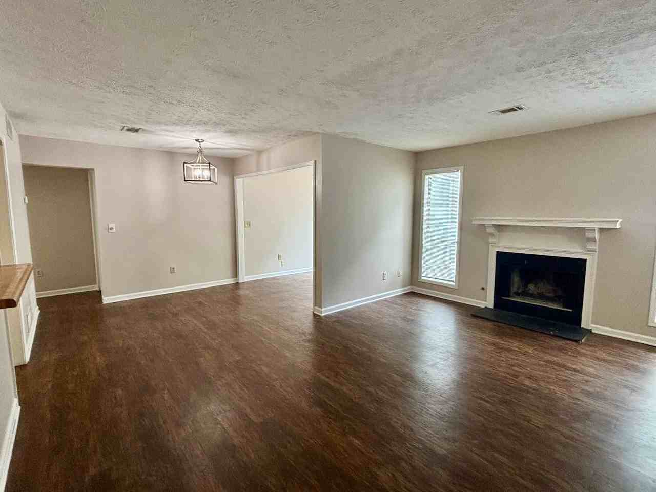 3841 Woodridge Way - Photo 4 of 20