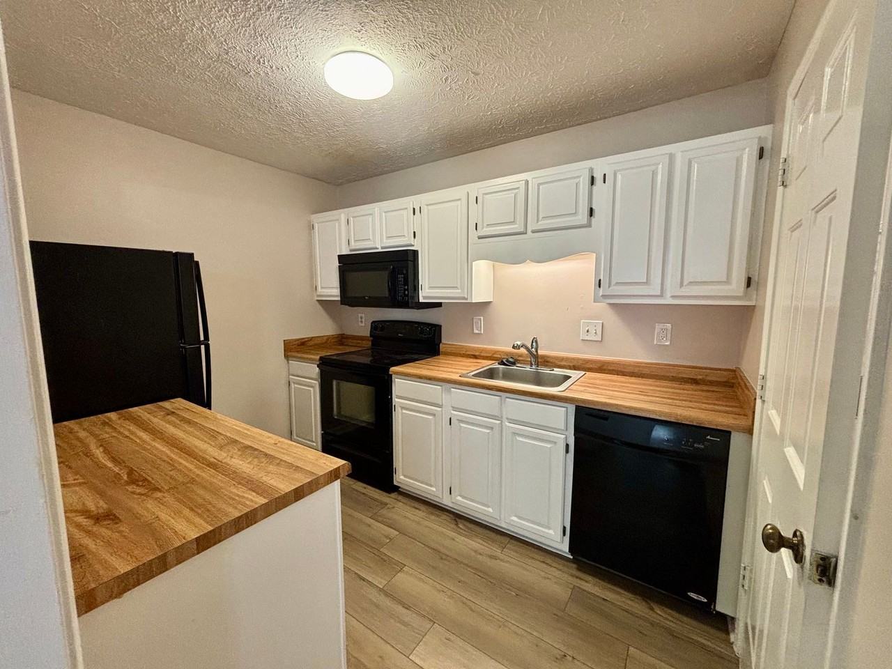 3841 Woodridge Way - Photo 7 of 20