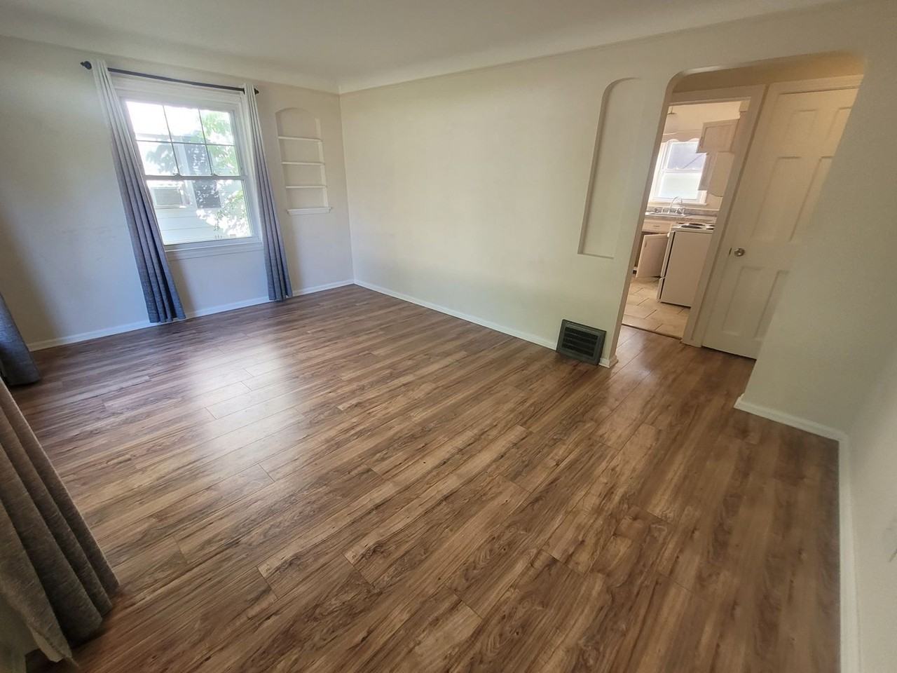 6987 Greenleaf Ave - Photo 2 of 22