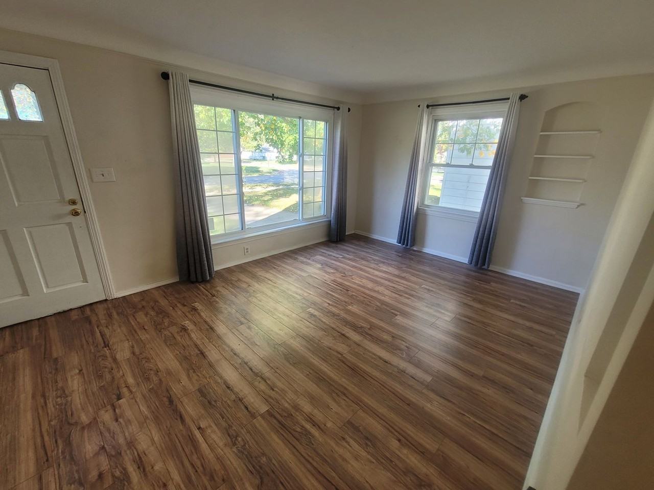 6987 Greenleaf Ave - Photo 3 of 22