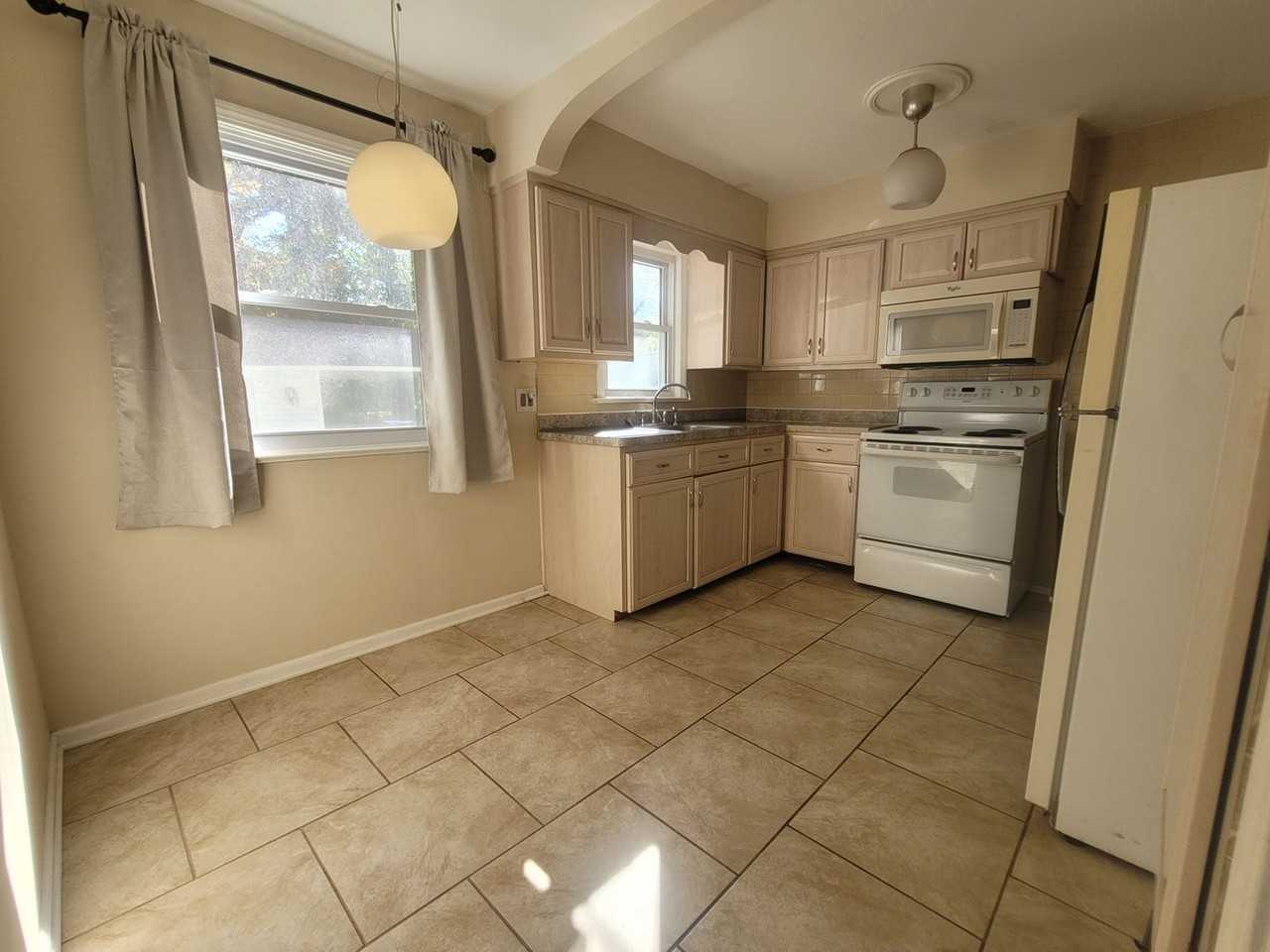 6987 Greenleaf Ave - Photo 4 of 22