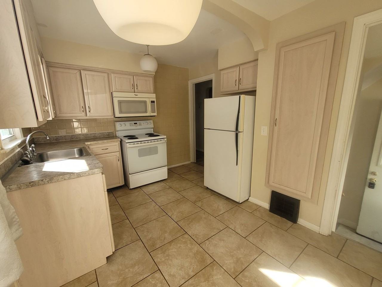 6987 Greenleaf Ave - Photo 5 of 22